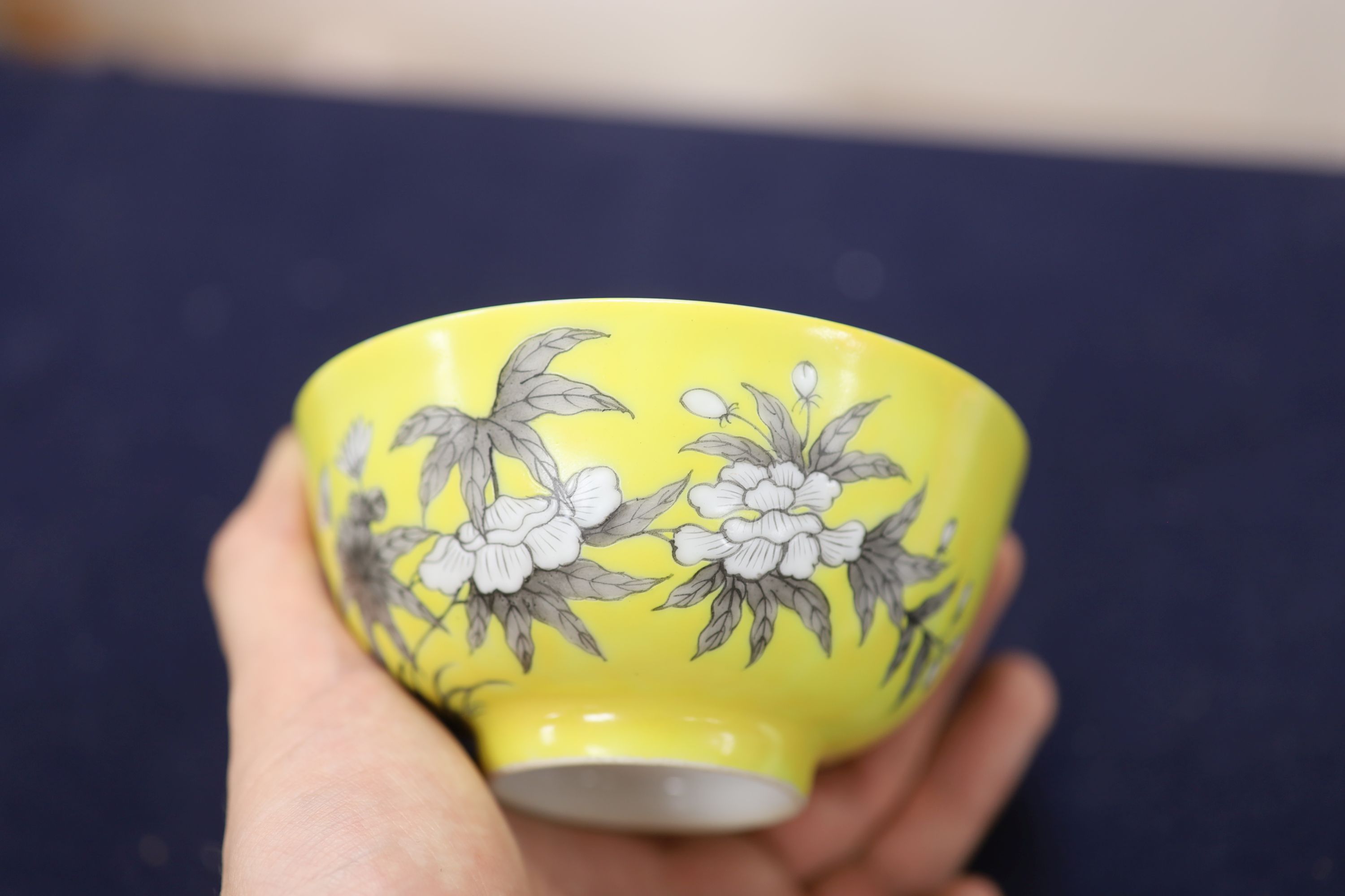 A Chinese yellow ground bowl, diameter 12cm